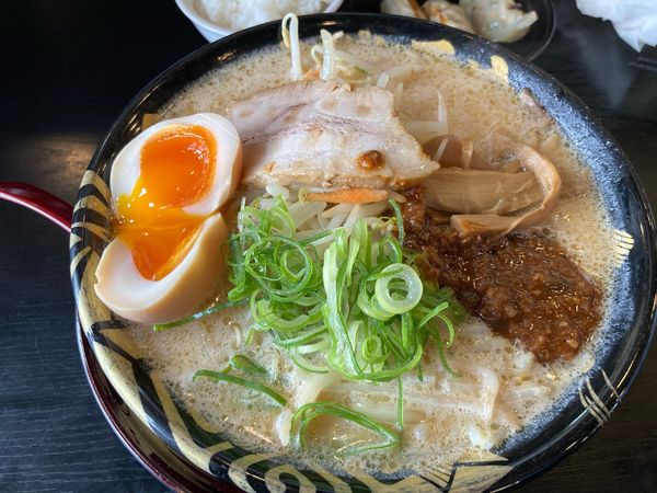 「味玉たれ味噌ラーメン」@ハルピン味噌らーめん 雷蔵の写真