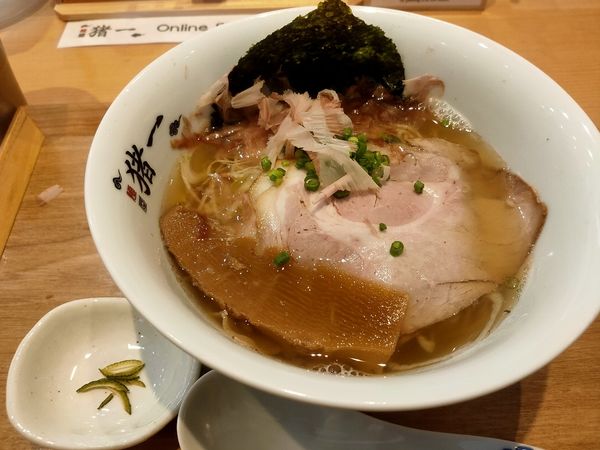 「出汁そば(白)1000円」@麺屋猪一 本店の写真