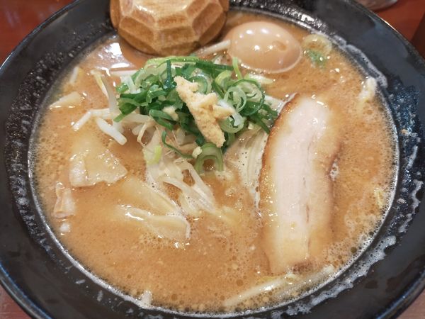 「濃厚味噌らーめん」@萬○屋 川崎店の写真