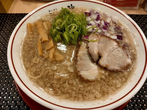 「背脂煮干そば 800円 太麺，煮豚」@らーめん セアブラノ神 壬生本店の写真