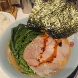 ラーメン680円 おかわり無料ごはん120円