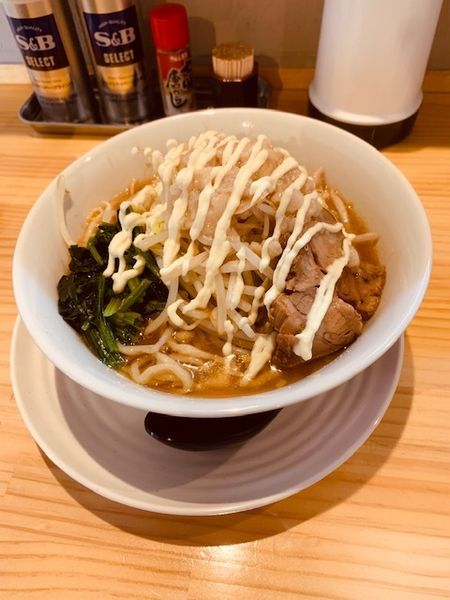 「ラーメン（醤油）背脂・ガリマヨ　780円」@ラーメン 成り上がれ 亀有店の写真