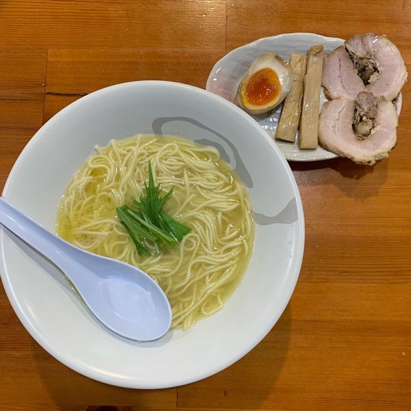 「塩らぁめん」@爆じゅう餃子 餃点の写真