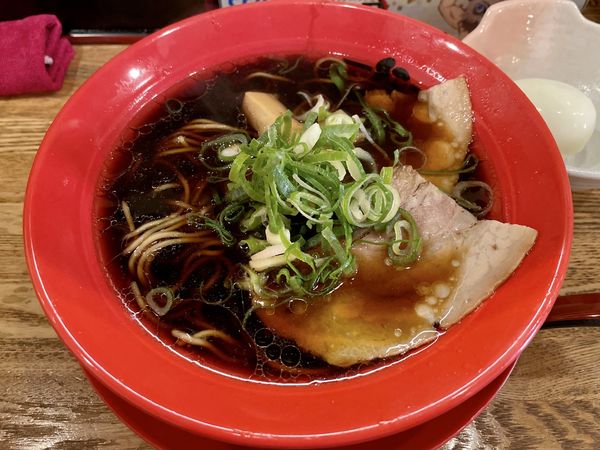 「黒紅 ＋ 味玉」@中華そば 紅の写真
