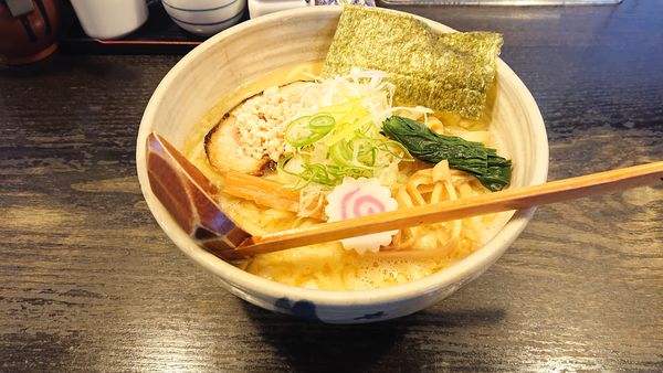 「濃厚系　鶏そば　大盛り　中華平打ち麺」@中華そば 花菱の写真