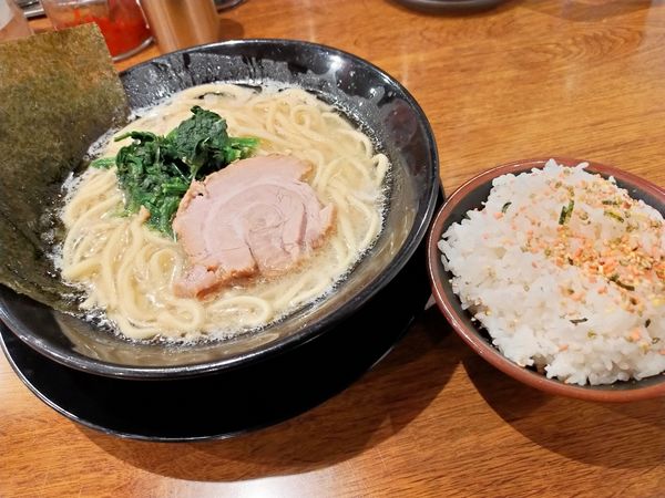 「塩ラーメン 麺バリカタ 脂多め ¥720」@横浜家系ラーメン 太田商店 MAXの写真