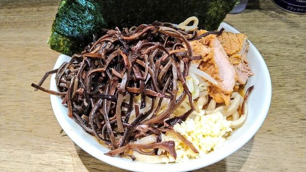 「えびラーメン(ヤサイ少なめ・ニンニク)+きくらげ･海苔」@MEN YARD FIGHTの写真