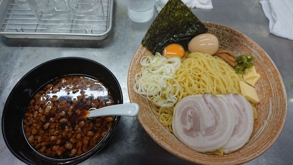 「蛍烏賊つけそば(大盛)＋味玉＋生卵＋青唐辛子」@覆麺 智の写真