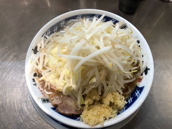 「塩らーめん　720円(野菜多め・ニンニク増し)」@ラーメン大 下高井戸店の写真