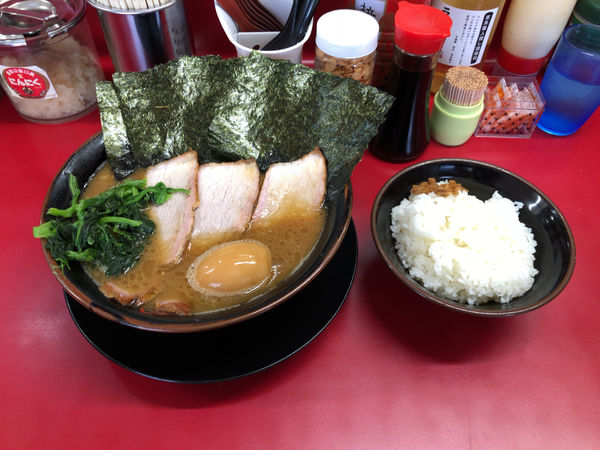 「チャーシューメン(3枚)」@家系ラーメン 王道家の写真