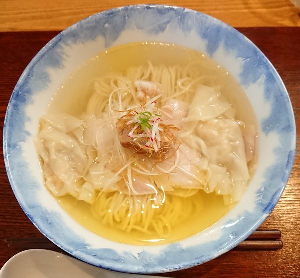 「わんたん入り塩らぁ麺」@Ramen FeeLの写真