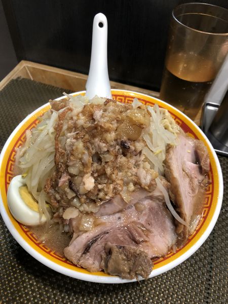 「ラーメン（豚1枚）野菜少し、アブラ増し」@えどもんどの写真