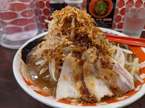 「ガツ盛ラーメン」@極濃豚骨 らーめん小僧の写真