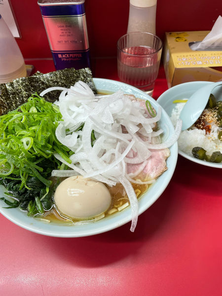 「まる得大＋たまねぎ＋チャーシュー」@家系らーめん 武将家の写真