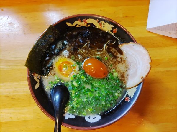 「黒竜とんこつラーメン(塩)+味玉+のり   ﾒﾝﾏ、ｷｸﾗｹﾞ抜」@とんこつらーめん 黒竜の写真