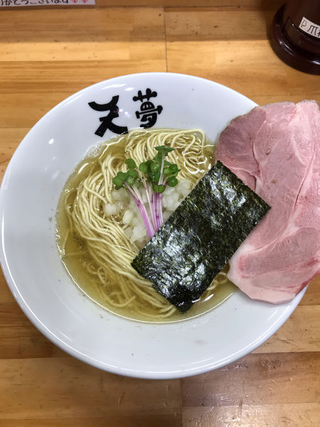 「黄金の100%煮干しらーめん・シロ 880円」@めんや天夢の写真