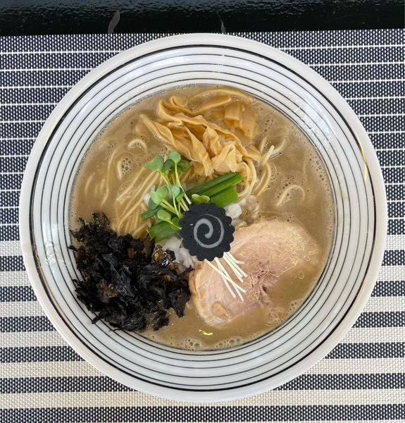 「豚骨煮干し」@niboshi noodle 烏の写真