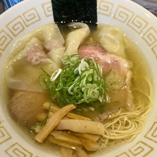 「特製ワンタン麺 白だし」@麺や くろえもんの写真