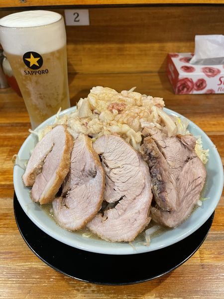 「チャーシュー麺、生ビール、ヤサイ、ニンニク、アブラ」@ラーメン盛太郎の写真