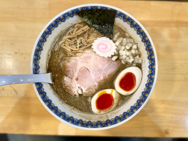 「味玉濃厚煮干し中華そば900円」@らーめんセンター トミオの写真