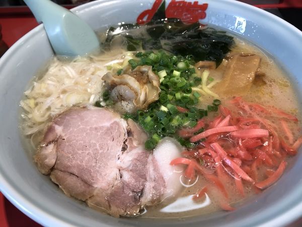 「ホタテ塩とんこつ+紅生姜」@ラーメン山岡家 日立東金沢店の写真