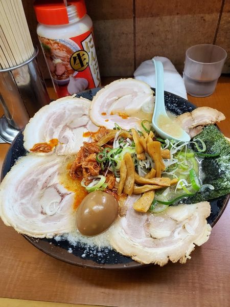 「トリプル(ミソ＋チャーシューメン＋ホルモン)かため」@屋台ラーメンとんこつ貴生 稔台店の写真