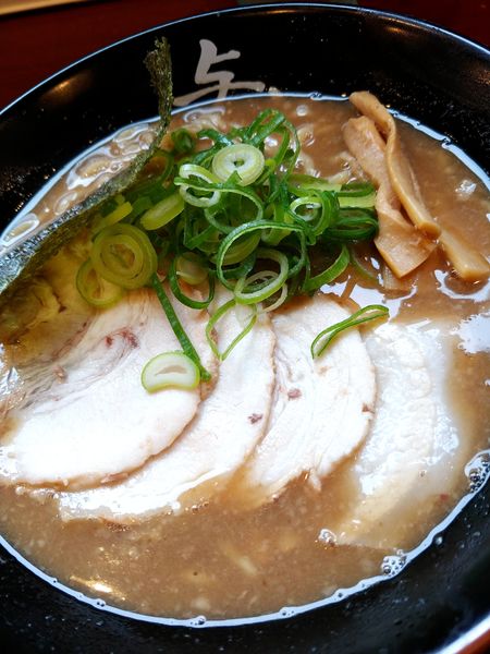 「とんこつらーめん」@ラーメン与七 堅田店の写真