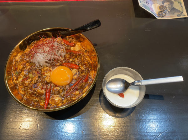 「炎の麻婆麺【5辛】+朝取れ生卵+半ライス」@茨谷園の写真
