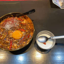 炎の麻婆麺【5辛】+朝取れ生卵+半ライス