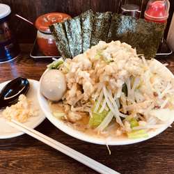 ガッツリラーメン並盛り680円＋特製トッピング300円