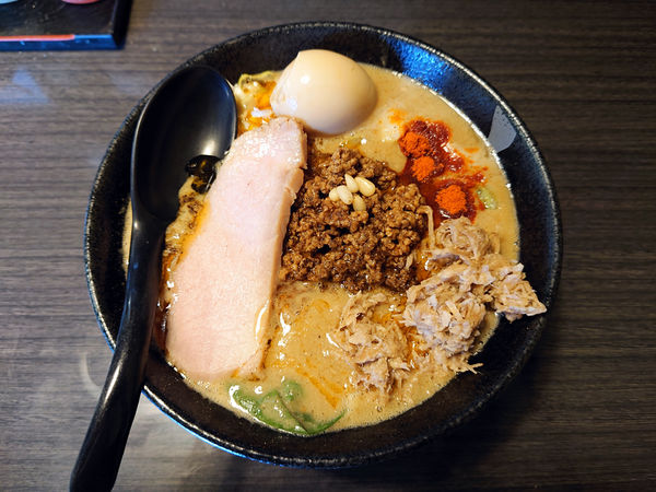 「担担麺+ほぐし豚+味玉+メンマ+辛っれーの3」@つけ麺 陽の写真