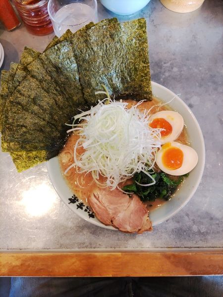 「味玉らーめん+のり+ネギ」@横浜らーめん 松本家の写真