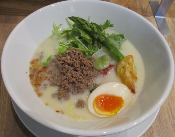 「牛骨白湯（コムタン）830円」@拉麺 五瞭の写真