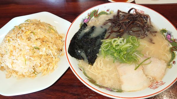 「ラーメン やきめし ギョーザ 替え玉」@一葉軒の写真