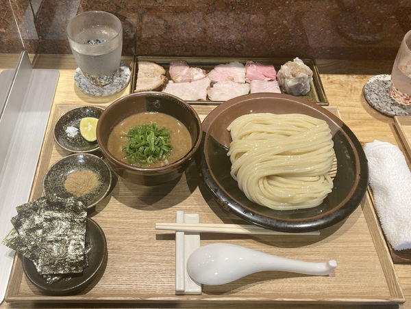 「つけめん並  特選全然乗せ  他」@中華蕎麦 とみ田の写真