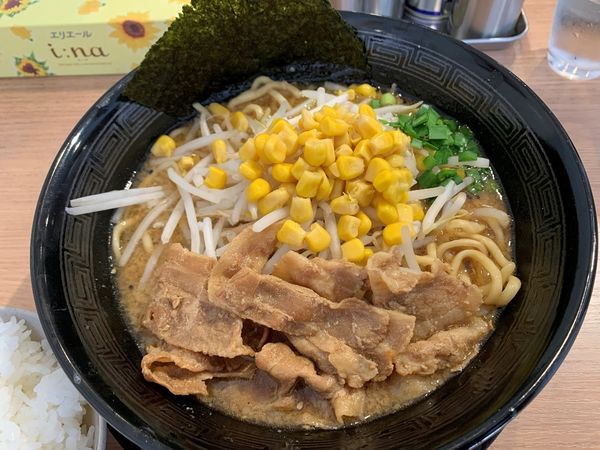 「肉盛りみそらーめん＋サービスライス」@肉盛り味噌らーめん 侍倶楽部の写真