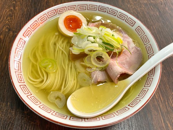 「塩らぁ麺 ８００円」@らぁ麺 大金星の写真