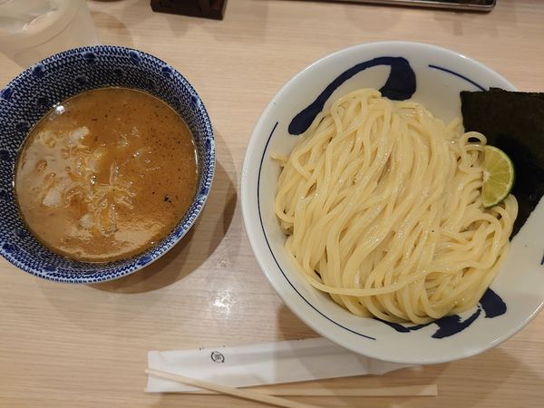 「濃厚つけ麺大盛」@つじ田 池袋西口店の写真