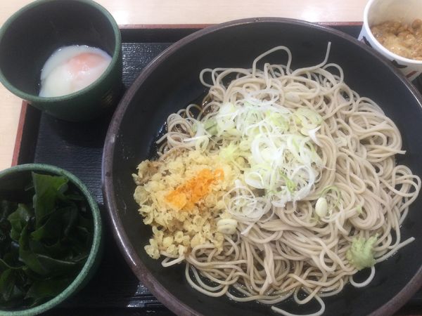 「朝そば玉子・温玉・わかめ変更・ぶっかけ+納豆（￥370）」@ゆで太郎 錦町店の写真