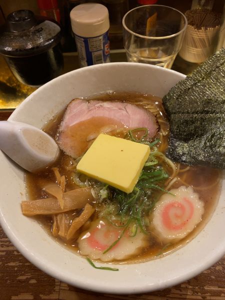 「昔ながらの醤油ラーメン　バター乗せ」@輝宗の写真
