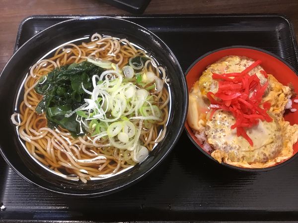 「ミニメンチカツ丼セット500円」@名代 富士そば 柏店の写真