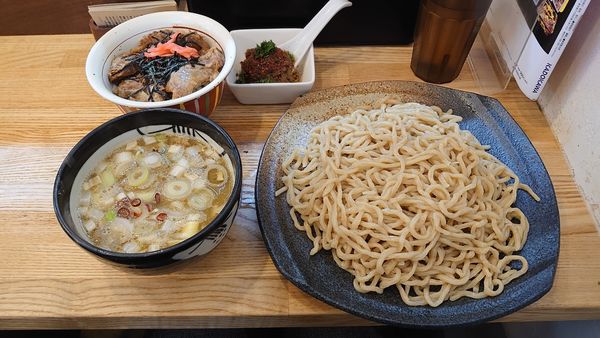 「つけそば860円+【限定】カレー玉170円+豚ばら飯350円」@中華そば専門 とんちぼの写真