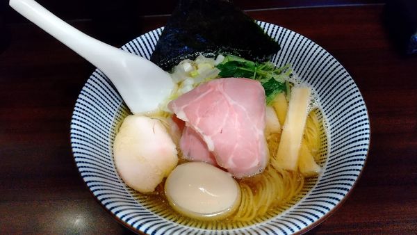 「特製白醤油煮干らーめん1020円」@寿製麺 よしかわ 西台駅前店の写真