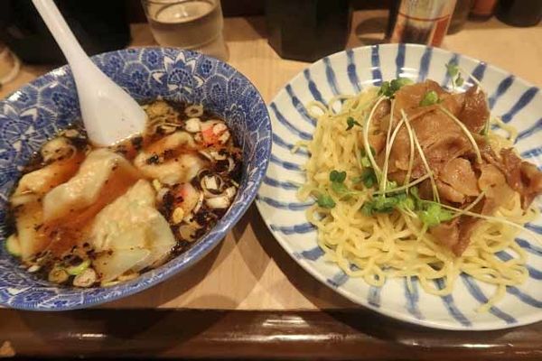 「つけ麺　650円にワンタントッピング　100円X2」@肉厚わんたん麺と手作り焼売 ら麺亭 浅草支店の写真