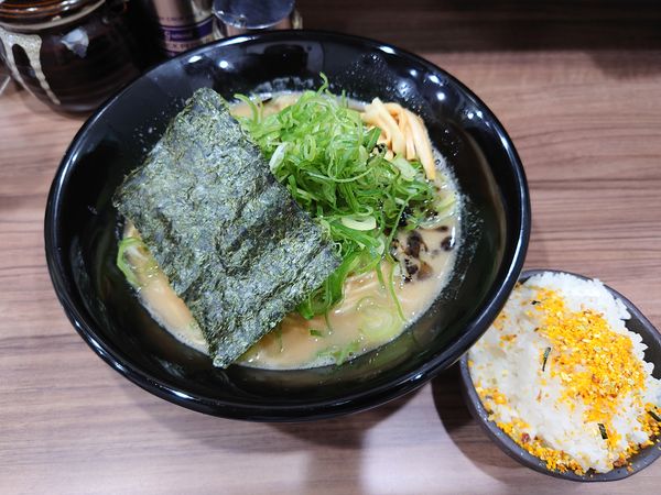 「あっさり九条ネギラーメン950円＋ライス（無料）」@特製ラーメンはせがわの写真