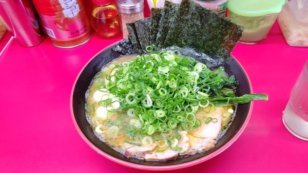 「勝鬨ラーメン+青ねぎ 1100円」@横濱家系ラーメン 勝鬨家の写真