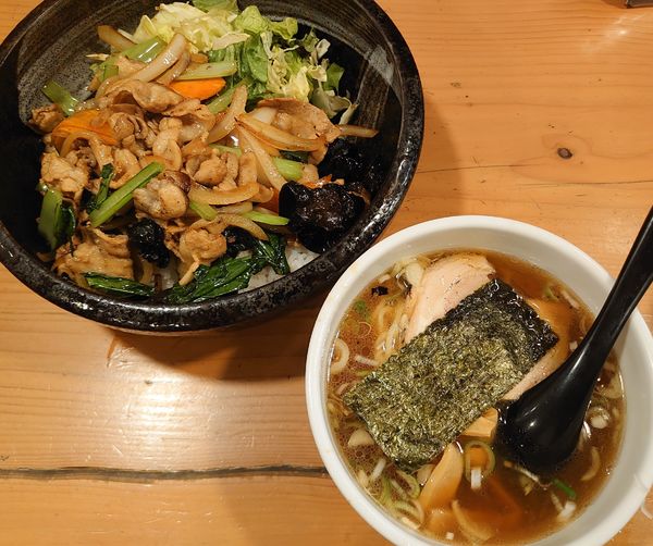 「焼肉丼セット(880円+税)」@中華 大真の写真