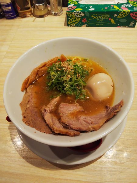 「えいちつー麺(税込980円)魚変玉(税込180円)」@麺や えいちつーの写真