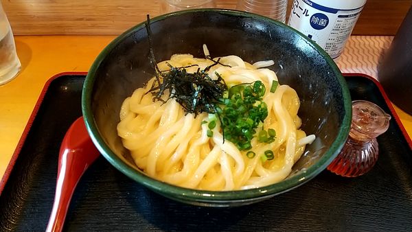 「釜玉うどん（大盛りで７００円）」@うからやからの写真