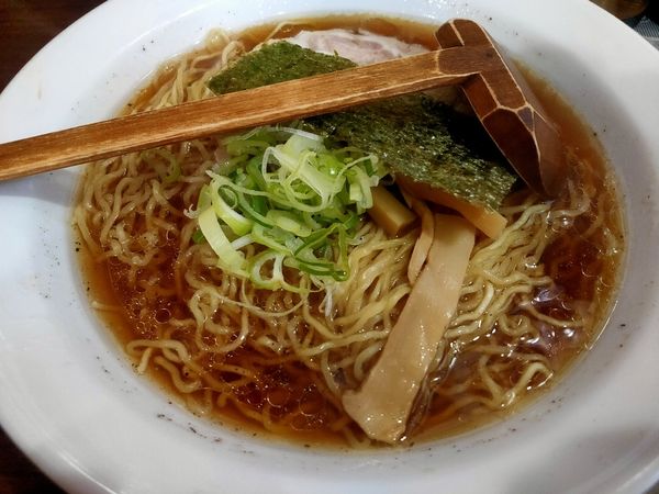 「東京らぁめん 700円 ランチ大盛、日替サービス-100円」@麺屋 悠信の写真